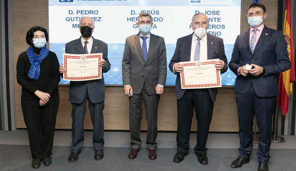 Reconocimiento por su 50 Aniversario colegiado a Don Jesús Hernando